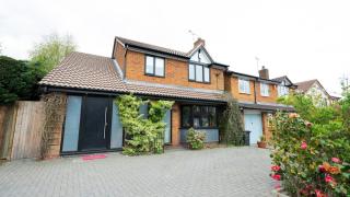 Stylish 4-Bed House in Arley - Coventry - 0