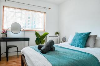 Spacious 2-BR Near City Centre, Sleeps 4 - 9