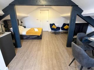 Loft studio apartment, BL, Town Centre, Secure gated parking option, Modern, fresh and spacious living, Netflix ready TV, Wifi - Wellingborough - 9
