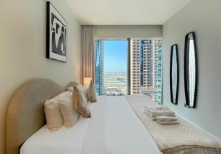 Livbnb - 2BR Apartment with Breathtaking Marina View - Dubai - 3