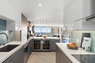 Renovated 3-Bedroom Marina Condo - Los Angeles - 7