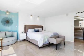 Renovated 3-Bedroom Marina Condo - Los Angeles - 1