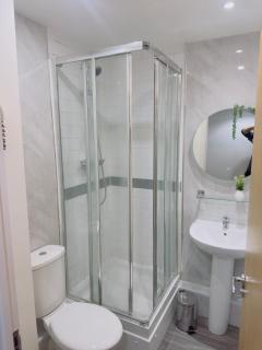 Comfy Stay - High Road Ilford - 6