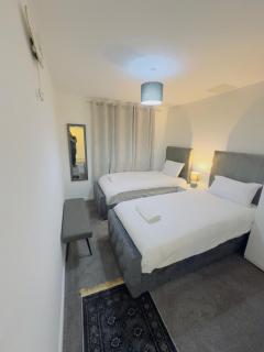 Comfy Stay - High Road Ilford - 1