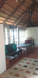 Robin's Thatch Studio- bush camp in the suburbs-sleeps 2 - Pinetown - 1