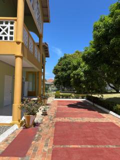 Evelyn Villa - - 6