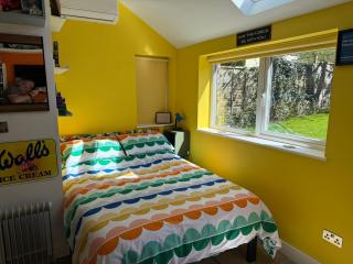 Cherry Cottage Retro Stay, Stourport-on-Severn - 6