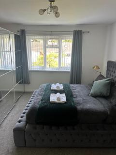 The Coral Suite - 2 Bedroom Apartment in Lakeside, Cardiff minutes from Roath Park Lake - Cardiff - 9