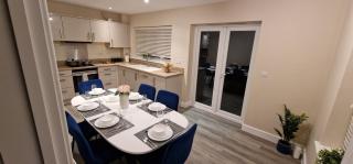 Spacious Colchester Home with Off-Street Parking for 4 cars - Mile End - 9
