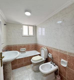 شقة مفروشة للايجار مميزه هادئه امنه ذات اطلاله رائعه - 1