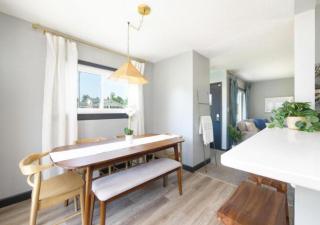 Swim and Relax with a Pool Hot Tub and Renovated HomeHop - Parma - 1