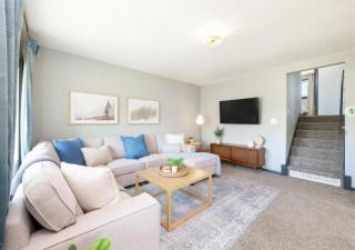 Swim and Relax with a Pool Hot Tub and Renovated HomeHop - Parma - 3
