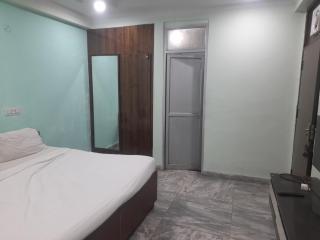 Hotel The Moon - Noida - 6