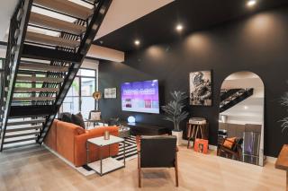 Unit 8 Spacious 2 Bed Rooms Penthouse that Sleeps 8 - 1
