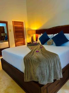Treasure Beachfront Haven with Pool Villa - Treasure Beach - 5