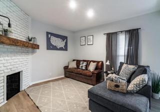 Spacious 5 Bedroom Home in Lakewood Sleeps 10 - Lakewood - 9