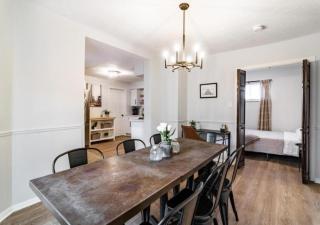 Spacious 5 Bedroom Home in Lakewood Sleeps 10 - Lakewood - 2