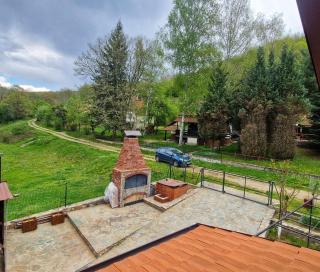 Vikendica Pored Reke - - 6