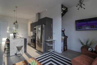 Unit 9 Luxe 2 Bedroom Penthouse Sleeps 6 - 5