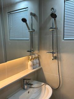 5-Minute Walk from Hongdae Station, Hotel-Style Bedding, 2 Rooms, Washer Dryer - Seoul - 8