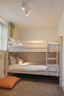 Alexandra Cottage Apartments - 3