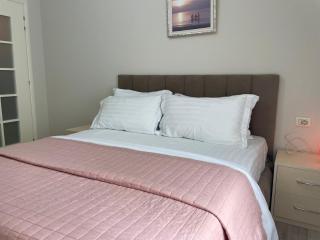 Fiona's Sea View Apartment - Golem - 9