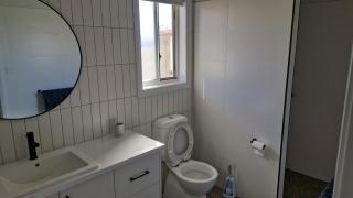 Modern home with Private ensuite - 6