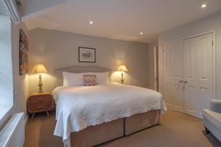Alexandra Cottage Apartments - 3