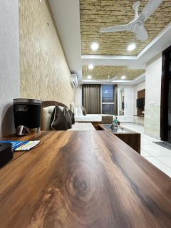 Royal Holiday Homes - Zirakpur - 1