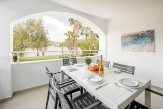 Blue & White Velvet 20m from the beach - 5