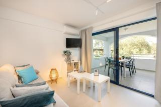 Blue & White Velvet 20m from the beach - Danilia - 0