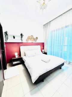 Bright and Modern Condo in Dubai Marina - 1