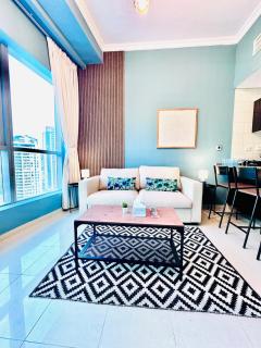 Bright and Modern Condo in Dubai Marina - 9