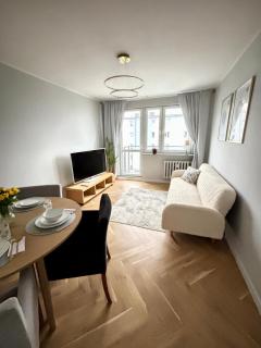 Golden Bay Derdowskiego 2 - 7