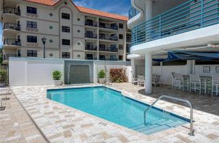 White Sand Of St Pete Beach - St. Pete Beach - 4