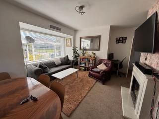 Spacious & Comfortable flat Near Airport & City - Wythenshawe - 0