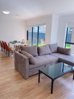 Colebee 4 Bedroom House Walk to Park and Shops - Schofields - 0