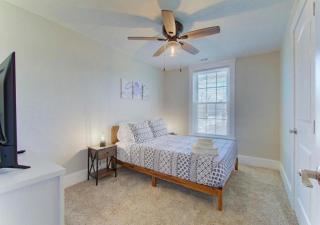 Countryside Getaway Large Shared Yard & Parking in Vermilion - 3