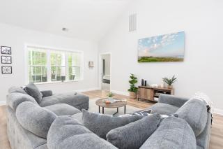 Mins To Beach & Golf Courses Ping Pong, King Bed - Pawleys Island - 0