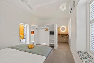 Villa Grandi Luxury 8BR 8BA Estate with Saltwater Pool in Historic Otrobanda - 5