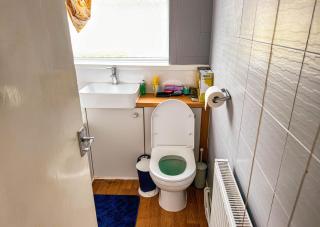 3 Bed - Sleeps 4 - Free Parking - Private Garden - 2