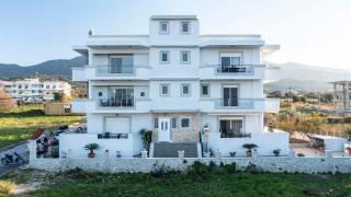 Kelly's Apartments - 3