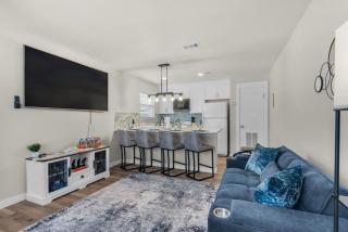 Golden Aura-Beach Retreat-Balcony & Pool Access - Navarre - 8
