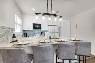 Golden Aura-Beach Retreat-Balcony & Pool Access - Navarre - 7