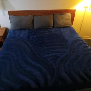 King Bed Hotel Studio 113 - Livingston - 2