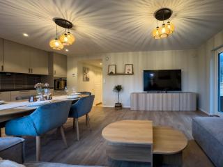 Quality Holiday House - - 6