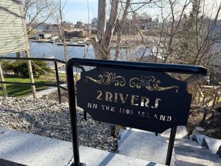 2 Rivers Inn The Thousand Islands - LUXURY WATERFRONT WALKOUT - Gananoque - 2