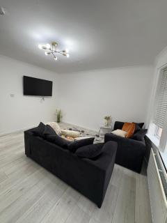 Cozy 3 Bed Home, Free Parking 8 min to City Centre - - 0