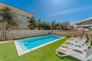 Villa Anita apartments with a pool - Novalja - 0