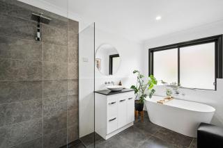 Lifestyle defined by elegance, tranquillity, and breathtaking views - Tuggerah - 2